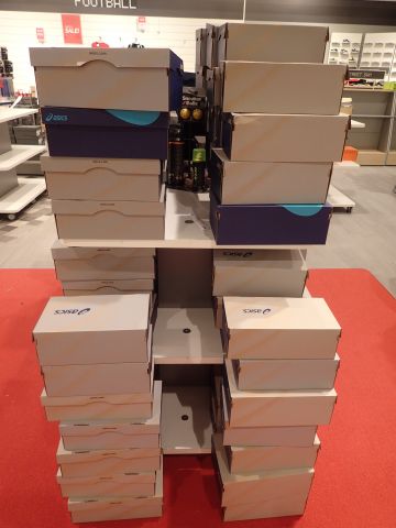 404169-2 Big party with shoes Asics