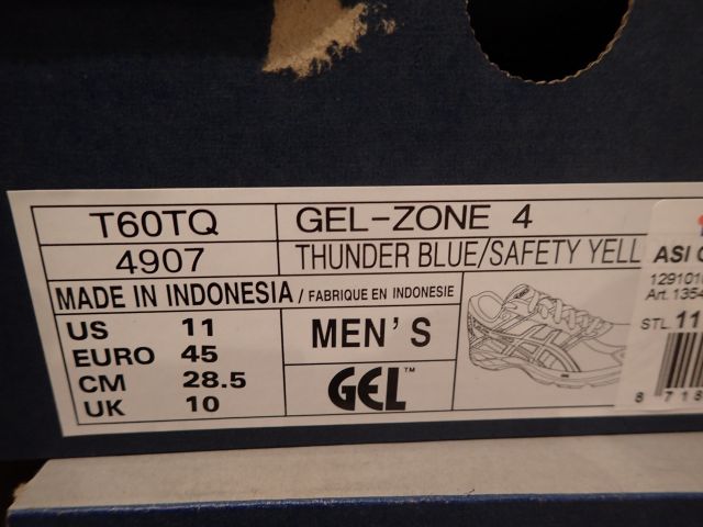 404169-20 Big party with shoes Asics