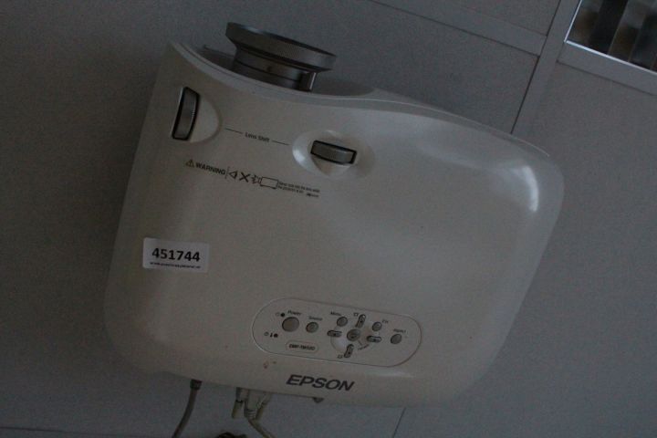 451744-1 Projektor med duk Epson EMP-TW520