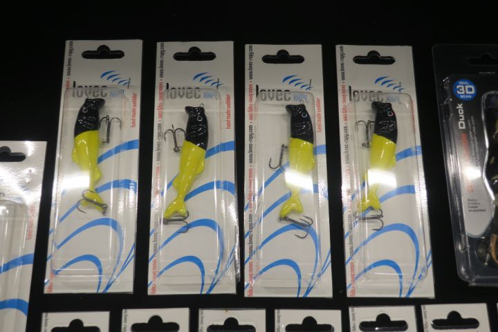 452350-3 Assortment of fishing tackle type poppers mm