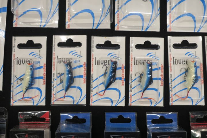 452350-6 Assortment of fishing tackle type poppers mm