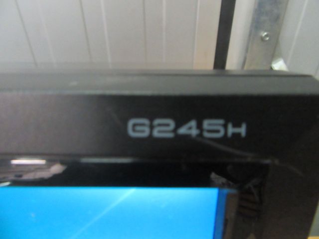 414671-11 Computer package # 5, Acer Veriton X2610G and 24 inch screen