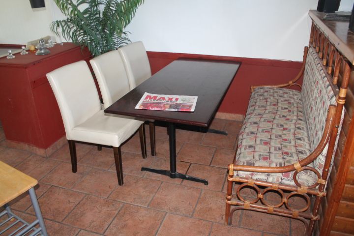 411979-5 Party with restaurant furniture
