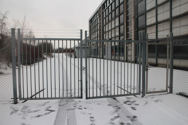 454097-1 Industrial gate with side door