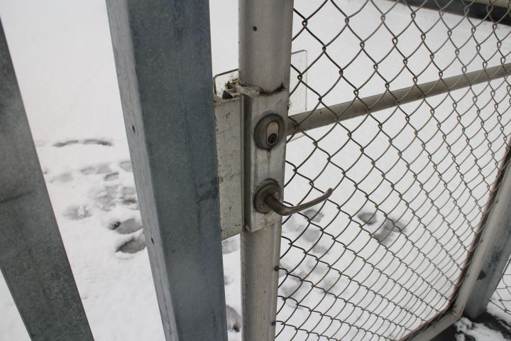 454097-4 Industrial gate with side door