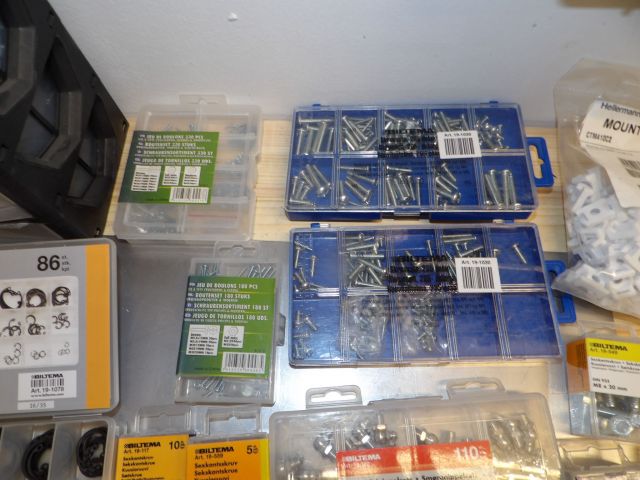 414692-5 Larger portion of screw, nuts, washers, etc.