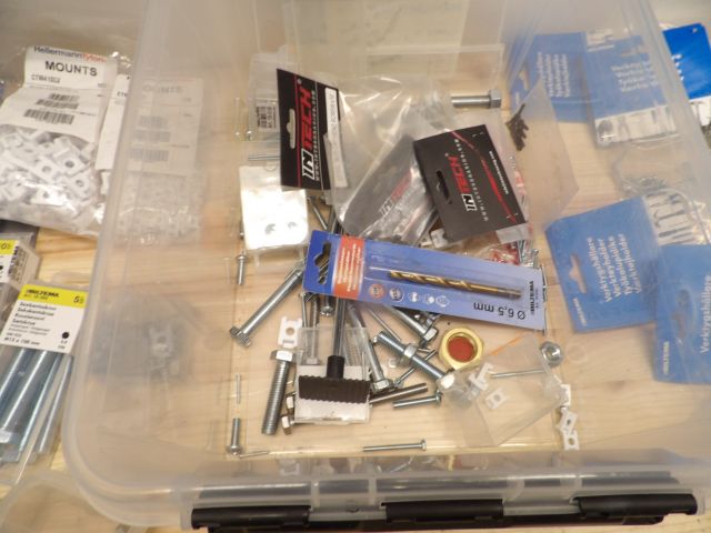 414692-7 Larger portion of screw, nuts, washers, etc.