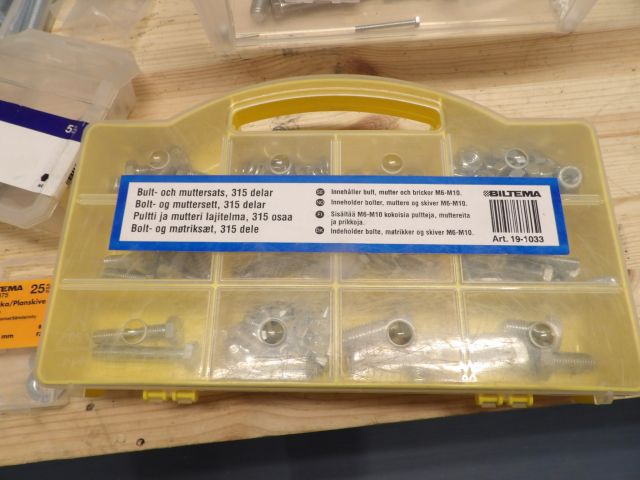 414692-8 Larger portion of screw, nuts, washers, etc.