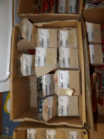 414692-14 Larger portion of screw, nuts, washers, etc.