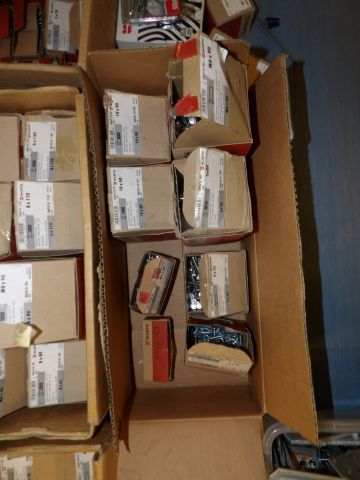 414692-15 Larger portion of screw, nuts, washers, etc.