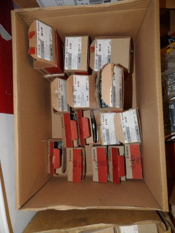 414692-16 Larger portion of screw, nuts, washers, etc.