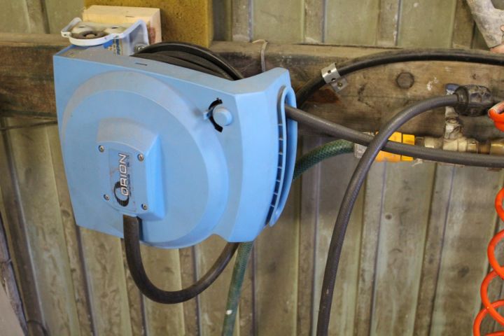 456688-2 Högtryckstvätt Alto Nilfisk C120.1 och tryckluftsslangvinda Orion