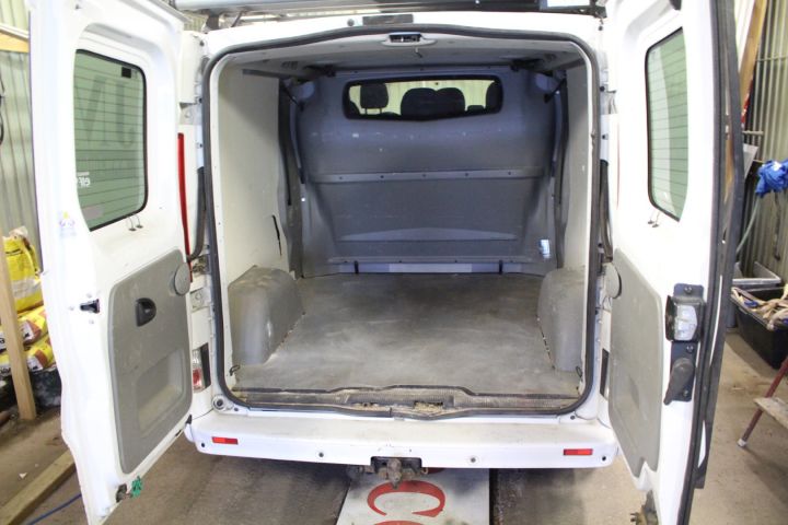 456691-2 Renault Trafic 2.5 DCI FAP kombi -2010 (146HK, 15500mil, 6-sits)