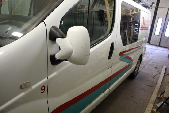 456691-4 Renault Trafic 2.5 DCI FAP kombi -2010 (146HK, 15500mil, 6-sits)