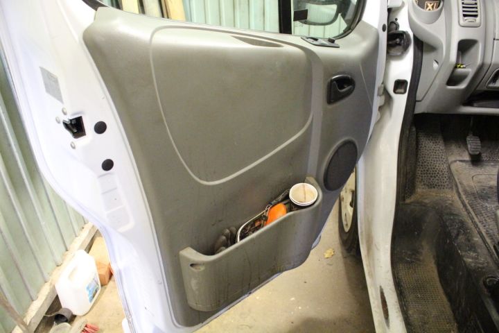 456691-7 Renault Trafic 2.5 DCI FAP kombi -2010 (146HK, 15500mil, 6-sits)