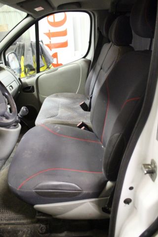 456691-8 Renault Trafic 2.5 DCI FAP kombi -2010 (146HK, 15500mil, 6-sits)