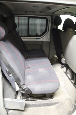 456691-11 Renault Trafic 2.5 DCI FAP kombi -2010 (146HK, 15500mil, 6-sits)