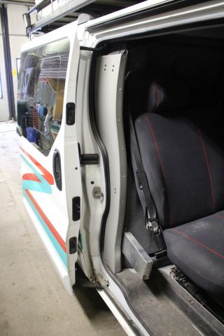 456691-12 Renault Trafic 2.5 DCI FAP kombi -2010 (146HK, 15500mil, 6-sits)