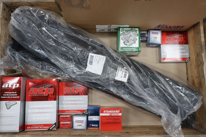 445582-1 Spare parts range with car parts