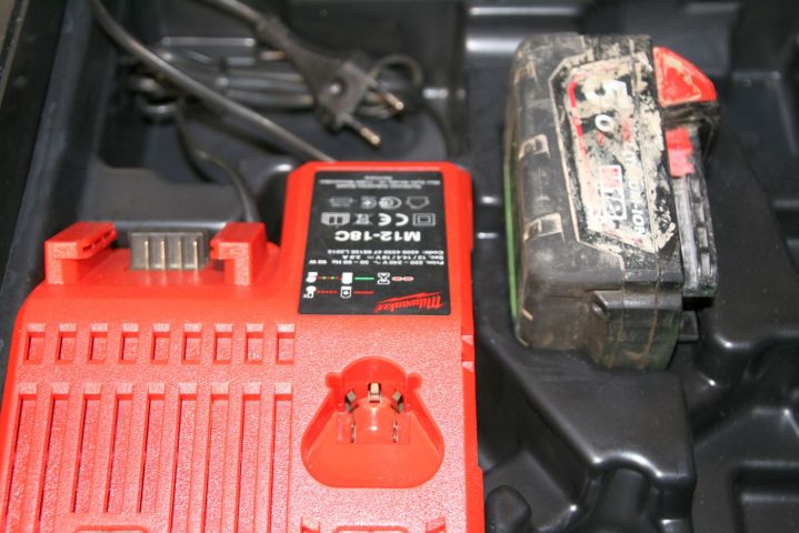 456839-4 Cordless Impact Wrench, Milwaukee M18 ChiWF12 Fuel with battery and charger