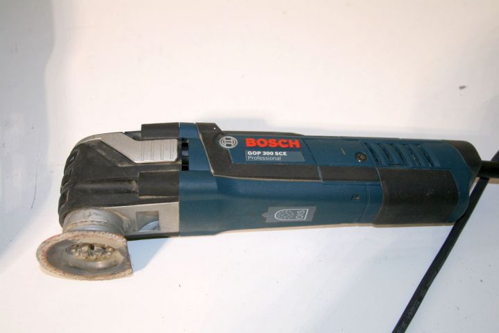 456867-2 Multi-Cutter: Bosch GOP 300 SCE professional in carrying case