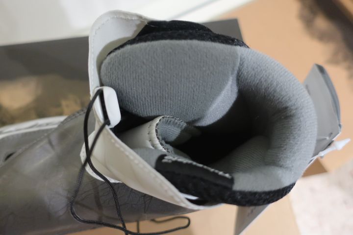 377551-5 Salomon Vitane 8 Classic Pilot boots in white, 2 pairs of seats 40-41