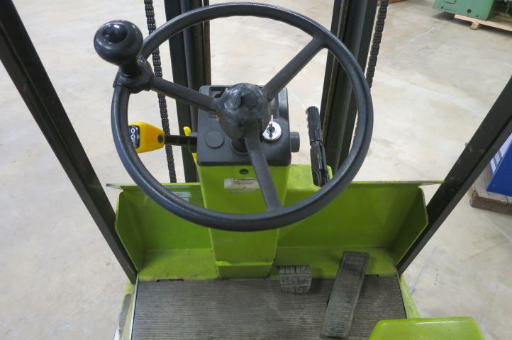 401520-13 Forklift Clark