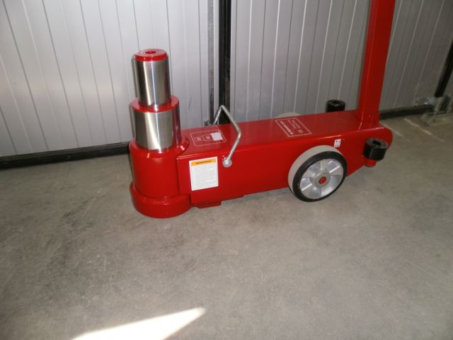 460191-2 Red Tool - Pneumatic Jack 50 Ton & 2 pcs Jack stands 15 Ton - New