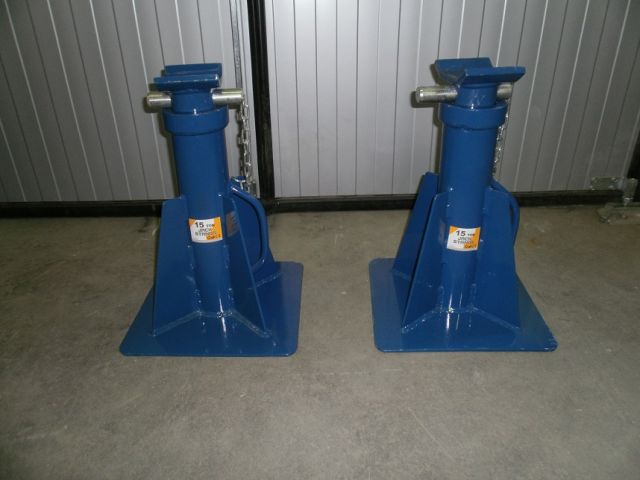460191-4 Red Tool - Pneumatic Jack 50 Ton & 2 pcs Jack stands 15 Ton - New