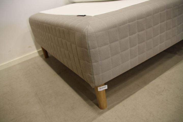 459707-5 IKEA-säng i nyskick (120x200 cm)