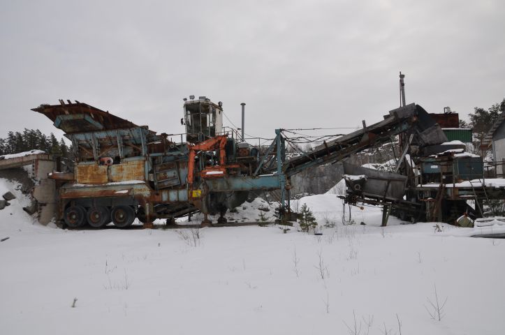460625-1 A complete crushing plant