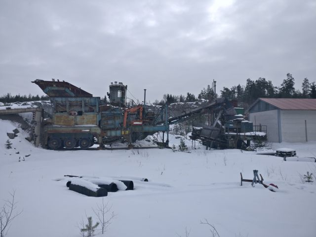 460625-7 A complete crushing plant