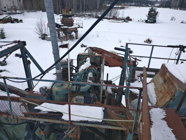 460625-11 A complete crushing plant