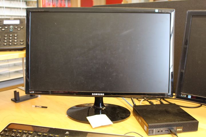 438263-4 Stationär dator Dell Optiplex 9020 med dubbla skärmar Samsung och etikettskrivare