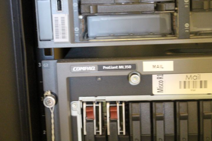 451941-2 Racksserver Compaq ProLiant ML350 G2