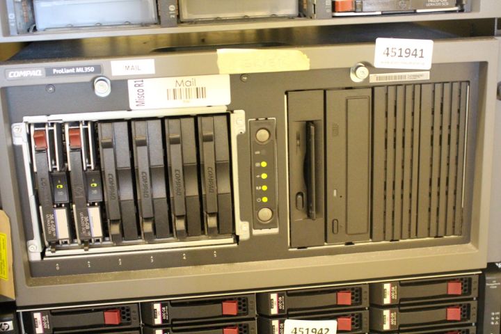 451941-3 Racksserver Compaq ProLiant ML350 G2