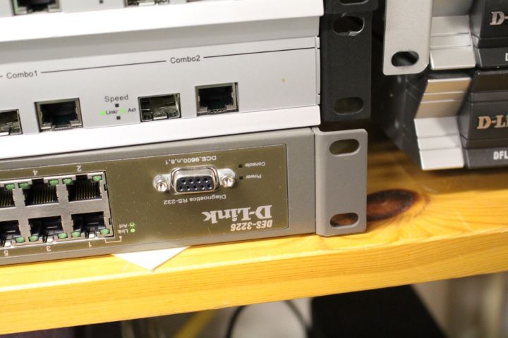 451965-5 Nätverksswitchar m.m. 12 enheter (D-Link, HP, ZyXEL, Cybex)