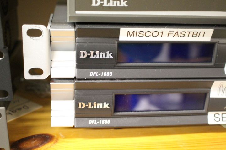 451965-8 Nätverksswitchar m.m. 12 enheter (D-Link, HP, ZyXEL, Cybex)