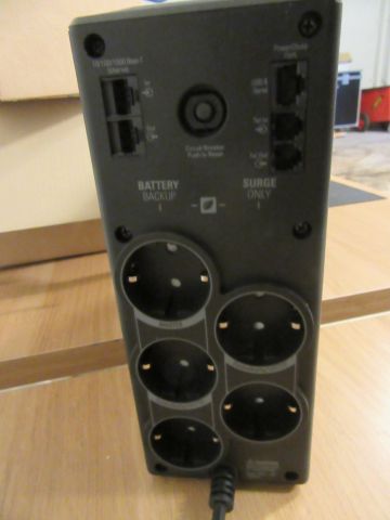 416001-5 UPS - APC Back-UPS Pro 900