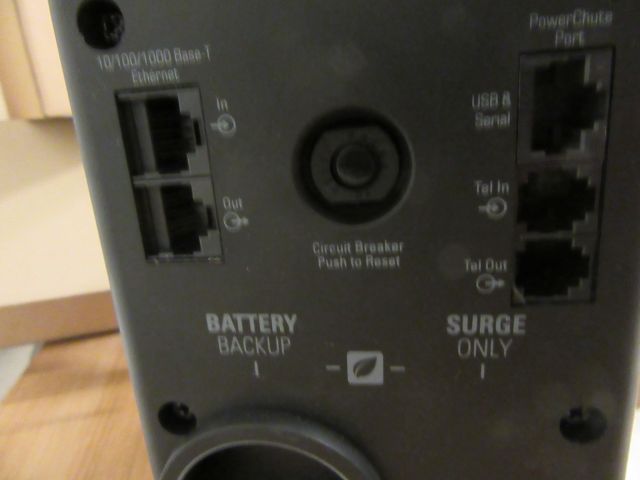 416001-6 UPS - APC Back-UPS Pro 900