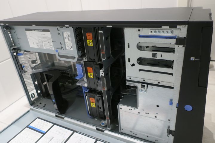 410283-11 HP 19 "display, IBM server, EATON battery backup