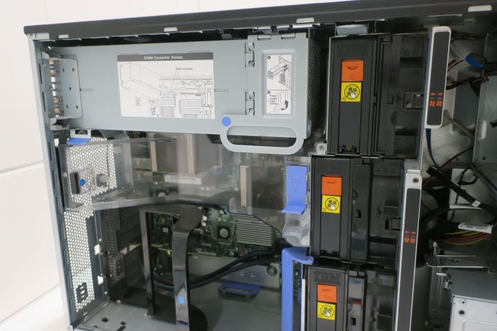 410283-12 HP 19 "display, IBM server, EATON battery backup