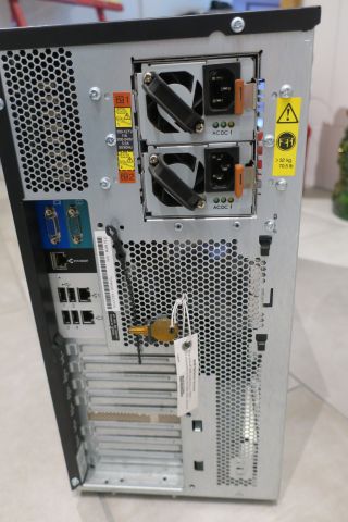 410283-17 HP 19 "display, IBM server, EATON battery backup