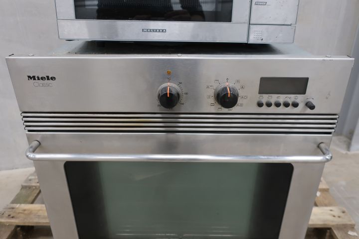 458939-3 Built-in oven Miele and microwave Melitta