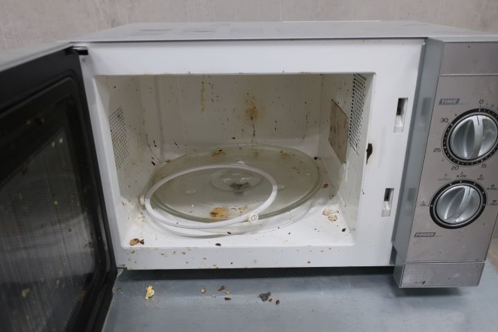 458939-7 Built-in oven Miele and microwave Melitta