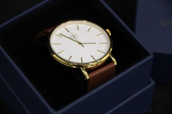 464940-27 4 wrist watches WB Watches