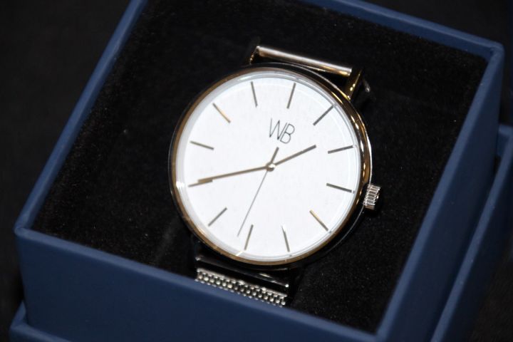 464940-32 4 wrist watches WB Watches