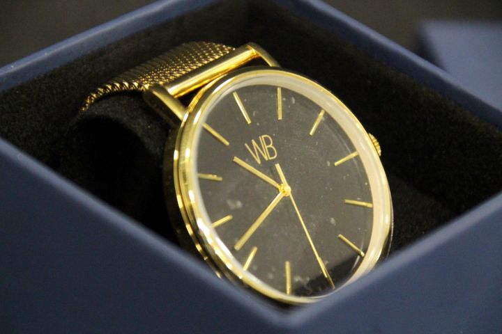 464940-35 4 wrist watches WB Watches