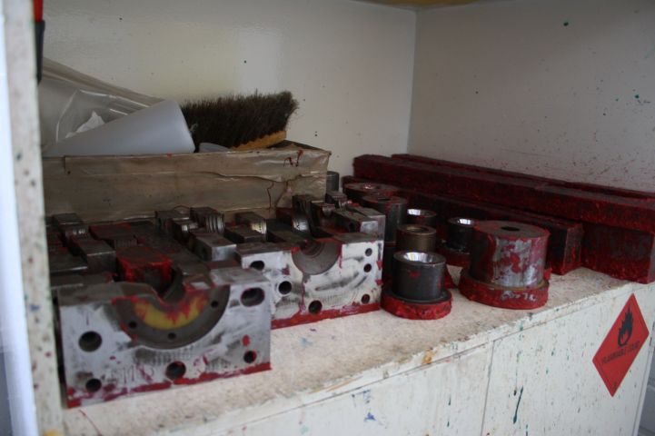 467205-11 Screen stretching machine, leftover silks, chemicals and hot air blower