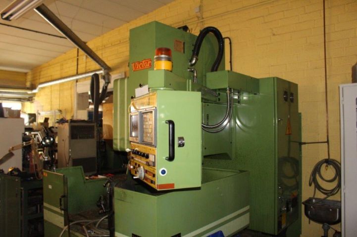 454661-9 CNC machine Victor VCenter-4 -89